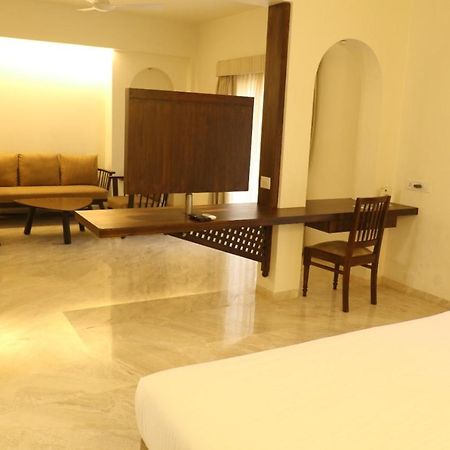 The Pavillion Hotel Kolhapur Esterno foto