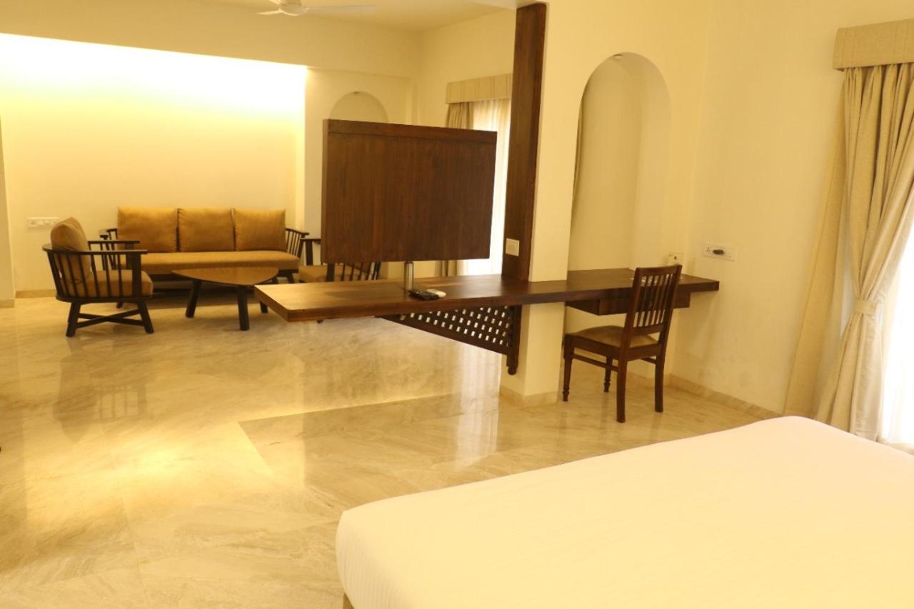 The Pavillion Hotel Kolhapur Esterno foto