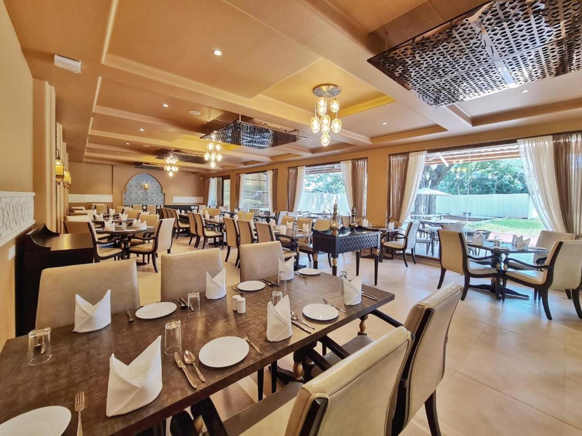 The Pavillion Hotel Kolhapur Esterno foto