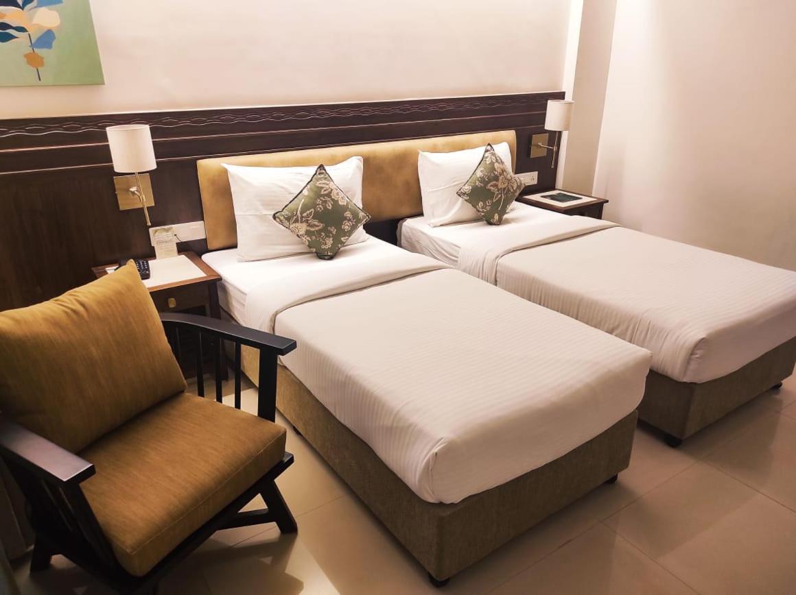 The Pavillion Hotel Kolhapur Esterno foto