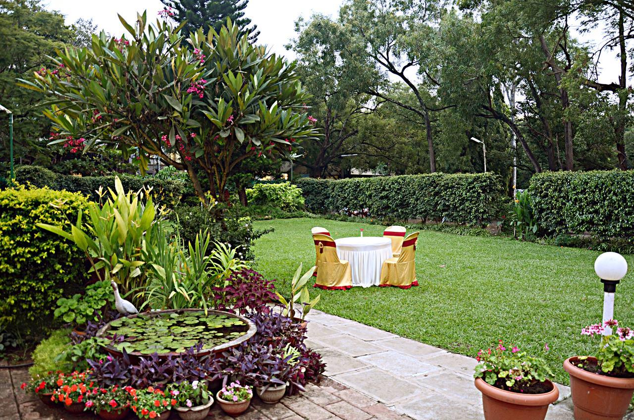 The Pavillion Hotel Kolhapur Esterno foto
