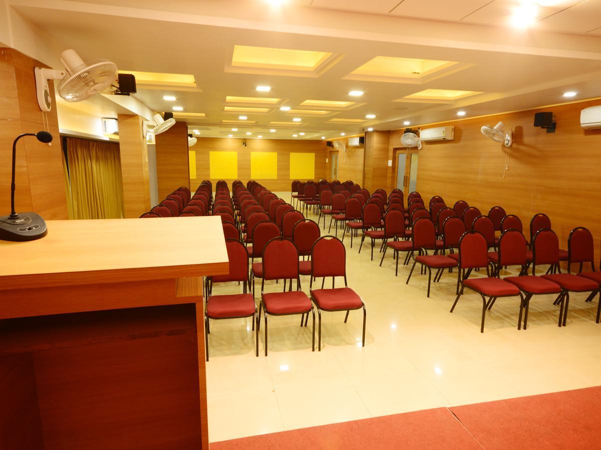 The Pavillion Hotel Kolhapur Esterno foto