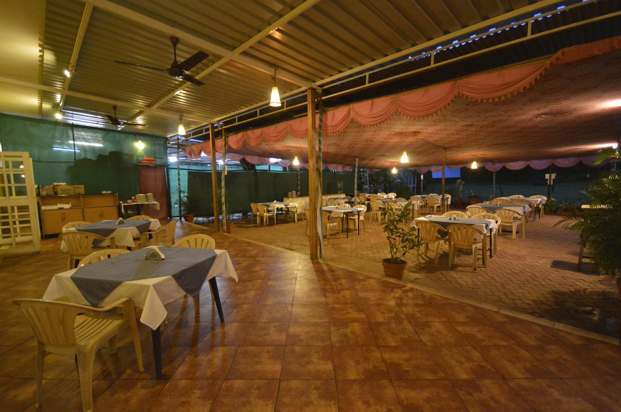 The Pavillion Hotel Kolhapur Esterno foto
